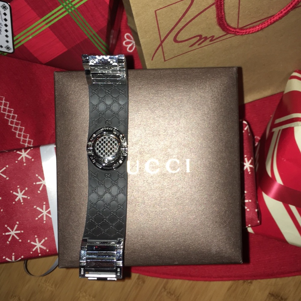💯% Authentic Gucci “Twirl” Watch - Picture 7 of 12